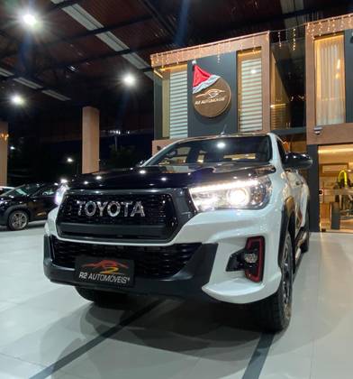 TOYOTA HILUX 2.8 GR SPORT 4X4 CD 16V DIESEL 4P AUTOMÁTICO